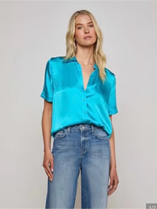 L'AGENCE Tops - NWT L'AGENCE Ellah Silk Blouse Short-Sleeve Button-Up Size S